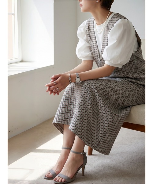 Sew loop（ソーループ）の「小紋柄風ジャカード織りVネックジャンパースカート（ジャンパースカート・レディース・グレー・M/L）」の3枚目の写真
