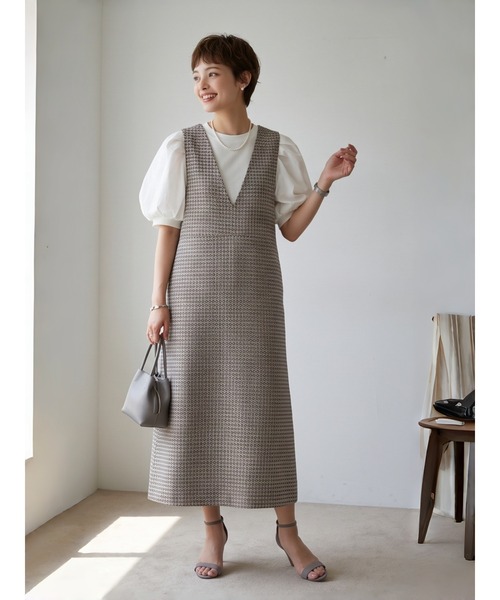 Sew loop（ソーループ）の「小紋柄風ジャカード織りVネックジャンパースカート（ジャンパースカート・レディース・グレー・M/L）」の4枚目の写真