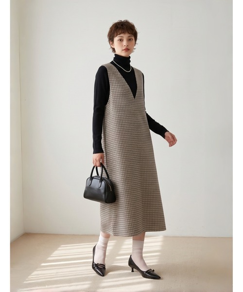 Sew loop（ソーループ）の「小紋柄風ジャカード織りVネックジャンパースカート（ジャンパースカート・レディース・グレー・M/L）」の8枚目の写真