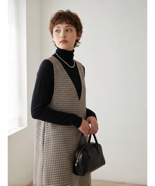 Sew loop（ソーループ）の「小紋柄風ジャカード織りVネックジャンパースカート（ジャンパースカート・レディース・グレー・M/L）」の9枚目の写真