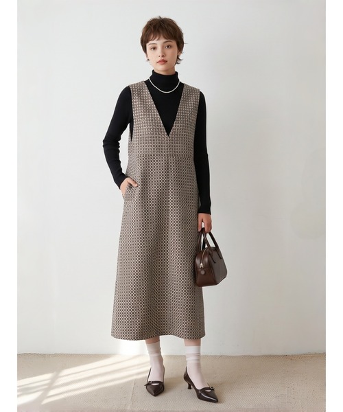 Sew loop（ソーループ）の「小紋柄風ジャカード織りVネックジャンパースカート（ジャンパースカート・レディース・グレー・M/L）」の11枚目の写真