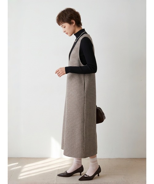 Sew loop（ソーループ）の「小紋柄風ジャカード織りVネックジャンパースカート（ジャンパースカート・レディース・グレー・M/L）」の13枚目の写真