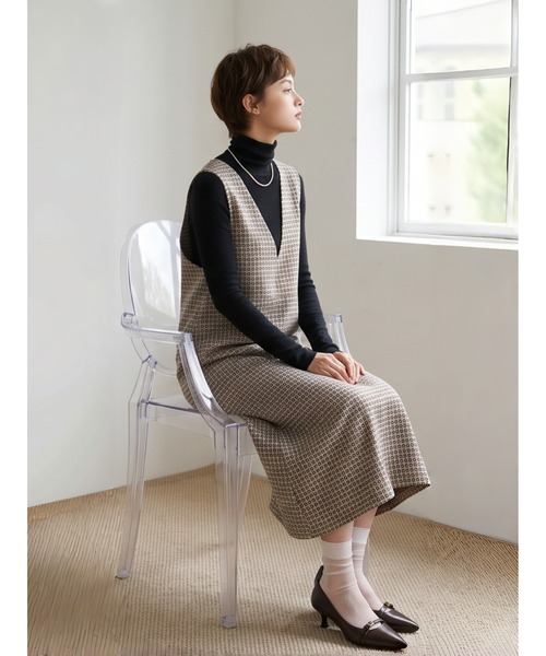 Sew loop（ソーループ）の「小紋柄風ジャカード織りVネックジャンパースカート（ジャンパースカート・レディース・グレー・M/L）」の15枚目の写真