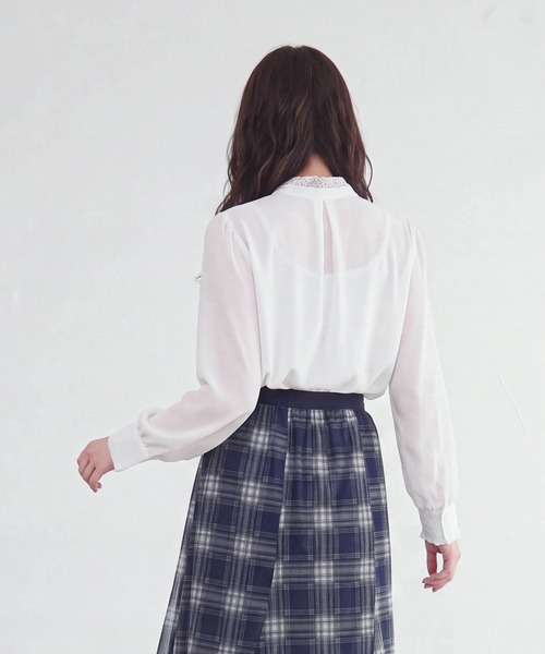 TRUDEA(トルディア)の「レースリボンタイ取り外し2WAYブラウス(長袖/オフィス/セレモニー)(ビジネスシャツ・レディース・ブラック/ホワイト/グレイッシュベージュ・LARGE/MEDIUM)」の8枚目の写真