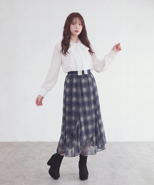 TRUDEA(トルディア)の「レースリボンタイ取り外し2WAYブラウス(長袖/オフィス/セレモニー)(ビジネスシャツ・レディース・ブラック/ホワイト/グレイッシュベージュ・LARGE/MEDIUM)」の9枚目の写真