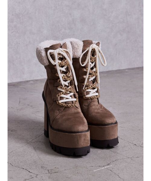 GYDA(ジェイダ)の「chainレースアップボアショートブーツ(ブーツ・レディース・ベージュ/ブラック・LARGE/MEDIUM/SMALL)」の2枚目の写真