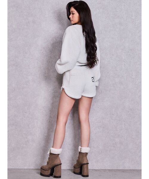 GYDA(ジェイダ)の「chainレースアップボアショートブーツ(ブーツ・レディース・ベージュ/ブラック・LARGE/MEDIUM/SMALL)」の7枚目の写真
