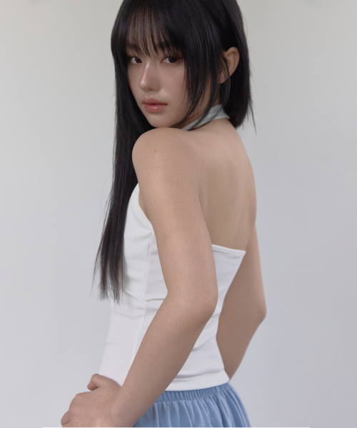 RITZYSEOUL（リッジソウル）の「[リブ] Vネックホルターネック カップ内蔵 スリムノースリーブ（Tシャツ/カットソー・レディース・ネイビー/ブラック/ホワイト/ダークグレー/オリーブ・MEDIUM/LARGE/SMALL）」の6枚目の写真