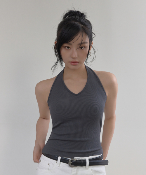 RITZYSEOUL（リッジソウル）の「[リブ] Vネックホルターネック カップ内蔵 スリムノースリーブ（Tシャツ/カットソー・レディース・ネイビー/ブラック/ホワイト/ダークグレー/オリーブ・MEDIUM/LARGE/SMALL）」の9枚目の写真