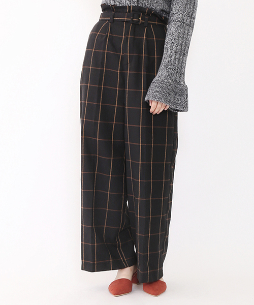 one after another NICE CLAUP（ワンアフターアナザーナイスクラップ）の「タックワイドＰＴ（その他パンツ・レディース・その他2/その他1/アイボリー/ブラック・FREE）」の4枚目の写真