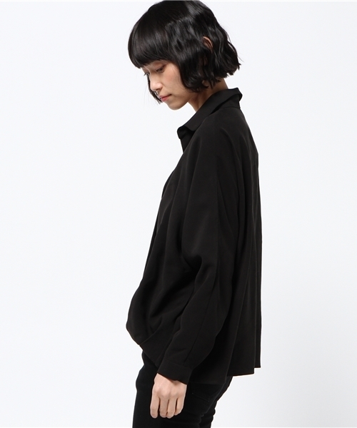 N.（N. Natural Beauty Basic）（エヌエヌナチュラルビューティーベーシック）の「フロントタックスキッパーブラウス（シャツ/ブラウス・レディース・ベージュ/ブラック・MEDIUM）」の3枚目の写真