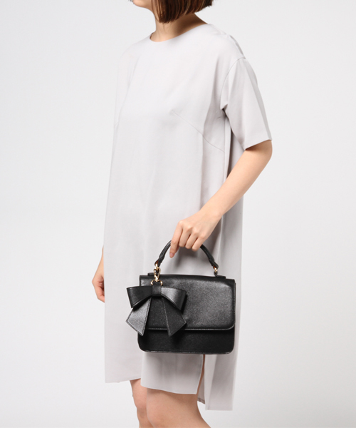 NATURAL BEAUTY BASIC（ナチュラルビューティーベーシック）の「チャームリボンハンドショルダーバッグ（ショルダーバッグ・レディース・ブラック/ベージュ/オレンジ・ﾌﾘ-）」の11枚目の写真