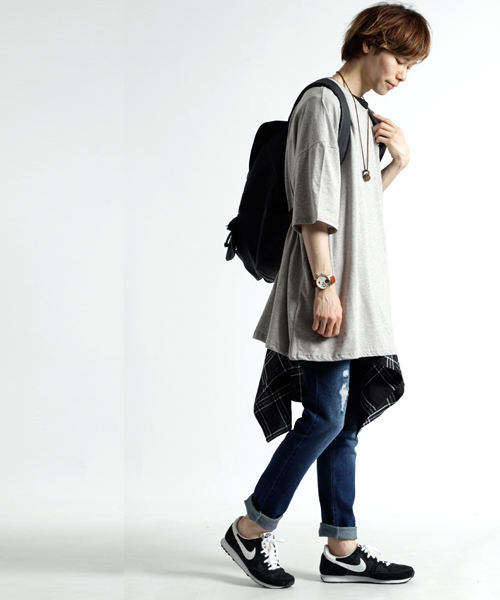 MONO-MART(モノマート)の「スーパーオーバーサイズ ドロップショルダー カットソー ビッグシルエット Tシャツ(Tシャツ/カットソー・メンズ・オフホワイト/グレー/ブルー/ブラック/オリーブ/チャコール/ベージュ/ネイビー・FREE)」の10枚目の写真