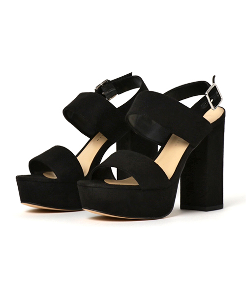 CHARLES & KEITH（チャールズ & キース）の「チャンキープラットフォームサンダル / CHUNKY PLATFORM SANDALS（サンダル・レディース・ブラック/アイボリー/ライトベージュ・24.5cm/24cm/22.5cm/23.5cm/22cm/23cm）」の2枚目の写真