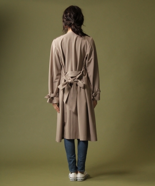 Andemiu（アンデミュウ）の「トロミトレンチコート768895（トレンチコート・レディース・ベージュ/ピンク/グレー・MEDIUM/SMALL）」の9枚目の写真
