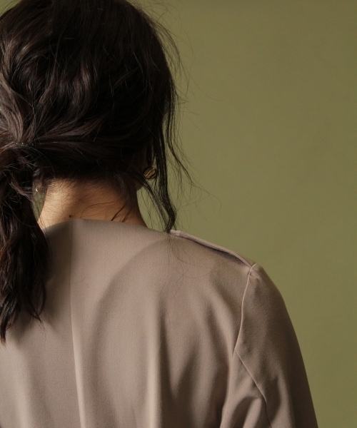 Andemiu（アンデミュウ）の「トロミトレンチコート768895（トレンチコート・レディース・ベージュ/ピンク/グレー・MEDIUM/SMALL）」の10枚目の写真