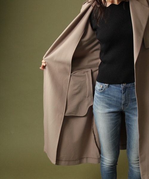 Andemiu（アンデミュウ）の「トロミトレンチコート768895（トレンチコート・レディース・ベージュ/ピンク/グレー・MEDIUM/SMALL）」の17枚目の写真