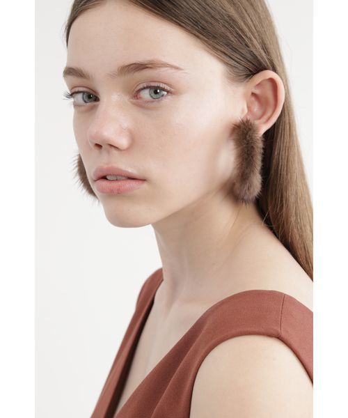 JILL STUART(ジルスチュアート)の「◆ミンクフープピアス(ピアス(両耳用)・レディース・ブラウン/グレー・フリ-)」の1枚目の写真