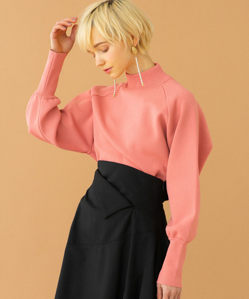 UNITED TOKYO(ユナイテッドトウキョウ)の「ボリュームスリーブニット(スウェット・レディース・ネイビー/アイボリー/グリーン/ブラック/ピンク・1)」の5枚目の写真