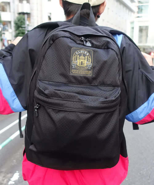 ALDIES(アールディーズ)の「Drama Ruck / ドラマリュック(バックパック/リュック・メンズ・ブラック/ネイビー/マルチ/バーガンディー・FREE)」の2枚目の写真