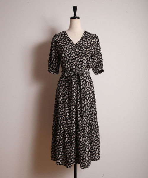 &. NOSTALGIA（アンドドットノスタルジア）の「小花柄VネックガウンOP（ワンピース・レディース・ブラック/ブルー・S/M）」の12枚目の写真