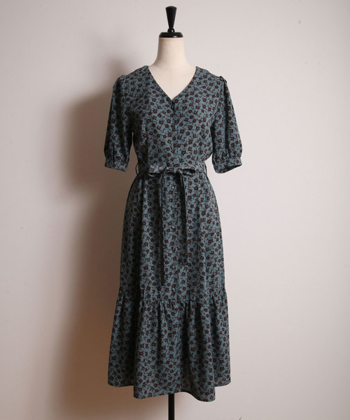 &. NOSTALGIA（アンドドットノスタルジア）の「小花柄VネックガウンOP（ワンピース・レディース・ブラック/ブルー・S/M）」の13枚目の写真