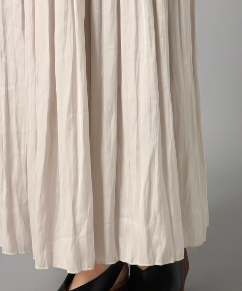 LOWRYS FARM(ローリーズファーム)の「サテンランダムプリーツスカート 833606(スカート・レディース・オフホワイト/グレー/チャコールグレー/ブルー/グリーン/ブラウン・FREE)」の13枚目の写真