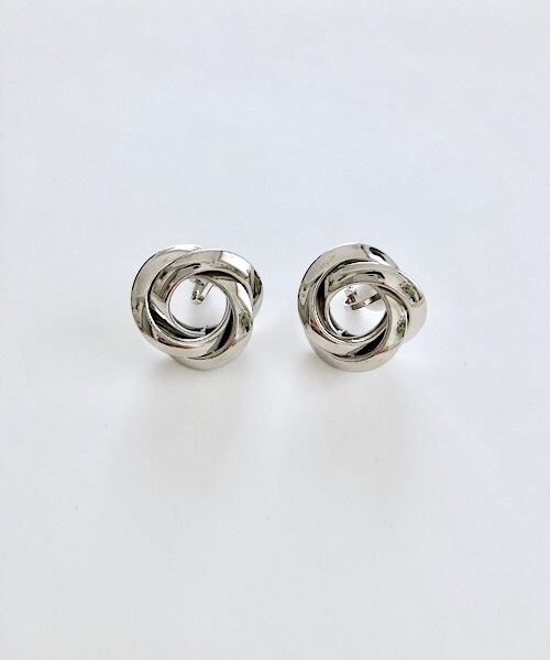 TIMELESS&THREE（タイムレスアンドスリー）の「メタルデザインイヤリング（イヤリング・レディース・A/B/C/D/E/F/G/H/I/J/K/L/M/N/O/P/Q/R/S/T/U/V/W/X/Y/Z・FREE）」の7枚目の写真