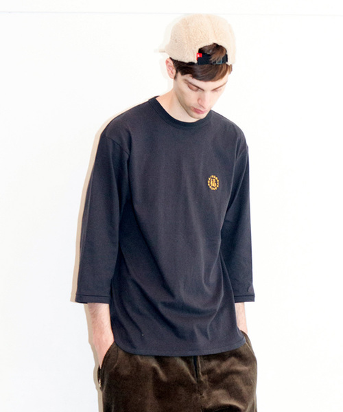 VIRGOwearworks(ヴァルゴウェアワークス)の「CIRCLE HAPPY EMB 3/4(Tシャツ/カットソー・メンズ・インディゴブルー/ホワイト/ブラック・4/2/3)」の2枚目の写真