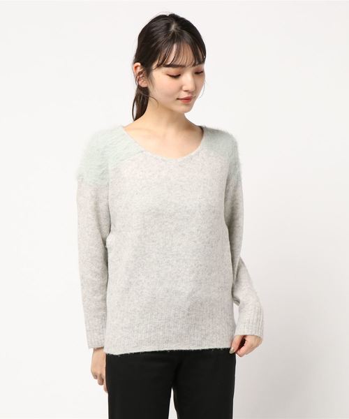 12Twelve Agenda(トゥエルブ アジェンダ)の「Vネックフェザー切替ゆるニットプルオーバー(ニット/セーター・レディース・ライトグレー/ベージュ/ラベンダー・M)」の4枚目の写真