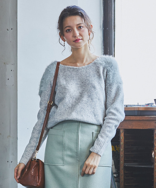 12Twelve Agenda(トゥエルブ アジェンダ)の「Vネックフェザー切替ゆるニットプルオーバー(ニット/セーター・レディース・ライトグレー/ベージュ/ラベンダー・M)」の5枚目の写真