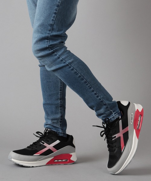 KOM ORIGINAL（ケーオーエム オリジナル）の「【X TOKYO】 メンズカジュアル ハイテクスニーカー（スニーカー・メンズ・ブラック×グリーン/ブラック×レッド・25/25.5/26/26.5/27/28）」の4枚目の写真