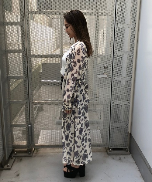 ENVYM（アンビー）の「バックスリット２ｗａｙペイズリーガウン（その他アウター・レディース・ホワイト/ブラック/グリーン・FREE）」の11枚目の写真