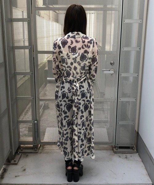 ENVYM（アンビー）の「バックスリット２ｗａｙペイズリーガウン（その他アウター・レディース・ホワイト/ブラック/グリーン・FREE）」の10枚目の写真