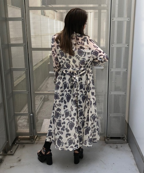 ENVYM（アンビー）の「バックスリット２ｗａｙペイズリーガウン（その他アウター・レディース・ホワイト/ブラック/グリーン・FREE）」の8枚目の写真