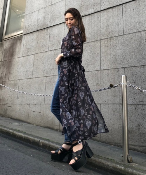 ENVYM（アンビー）の「バックスリット２ｗａｙペイズリーガウン（その他アウター・レディース・ホワイト/ブラック/グリーン・FREE）」の7枚目の写真