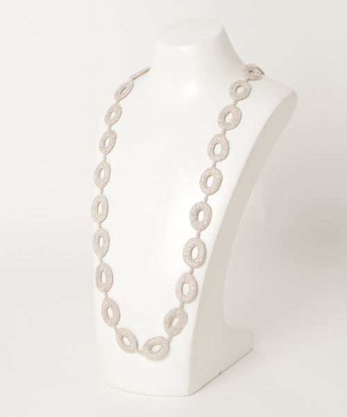 fennica(フェニカ)の「OOO TRIPLE O / オーバルネックレス ロング シルク&リネン ナチュラル <WOMEN>(ネックレス・レディース・ナチュラル・ONE SIZE)」の2枚目の写真
