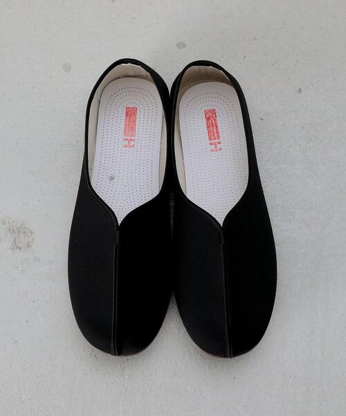 H　BEAUTY&YOUTH UNITED ARROWS（エイチビューティーアンドユースユナイテッドアローズ）の「＜H＞ KUNG FU MOTIF SHOES 1/シューズ.（スリッポン・メンズ・ブラック・42/40/41/39/43）」の2枚目の写真