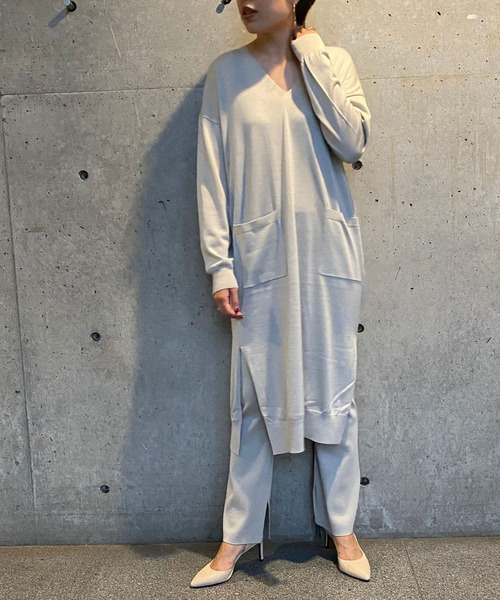 Tiara（ティアラ）の「Vネックニットワンピース（ニット/セーター・レディース・グレー系その他/チャコール・FREE）」の2枚目の写真