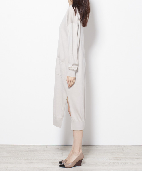 Tiara（ティアラ）の「Vネックニットワンピース（ニット/セーター・レディース・グレー系その他/チャコール・FREE）」の6枚目の写真