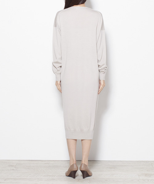 Tiara（ティアラ）の「Vネックニットワンピース（ニット/セーター・レディース・グレー系その他/チャコール・FREE）」の7枚目の写真