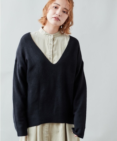 cepo（セポ）の「センターリブゆるＶネックニット（ニット/セーター・レディース・ブラック/オフホワイト/グレー/オレンジ・M）」の2枚目の写真