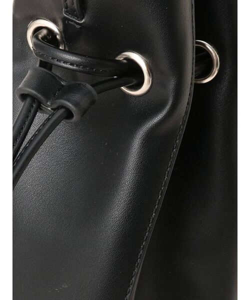 Ungrid（アングリッド）の「フェイクレザー巾着BAG（ハンドバッグ・レディース・ブラック/アイボリー・FREE）」の13枚目の写真