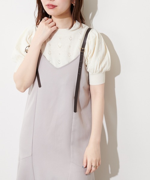 natural couture（ナチュラルクチュール）の「お花手刺繍コンパクトニット（ニット/セーター・レディース・オレンジ/グレイッシュベージュ/ブラック/オフホワイト・FREE）」の2枚目の写真