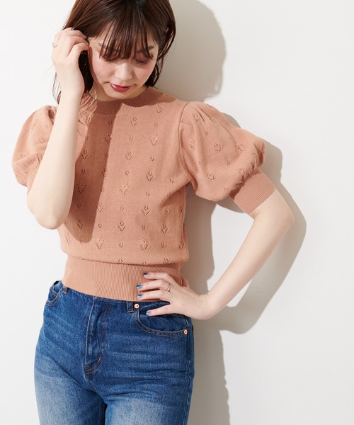 natural couture（ナチュラルクチュール）の「お花手刺繍コンパクトニット（ニット/セーター・レディース・オレンジ/グレイッシュベージュ/ブラック/オフホワイト・FREE）」の4枚目の写真