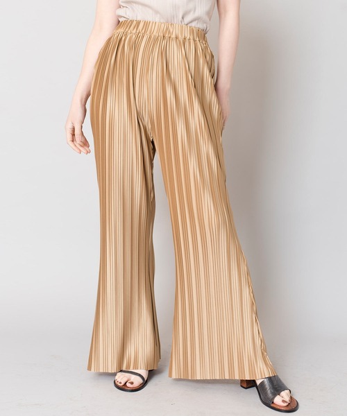 OSMOSIS(オズモーシス)の「プリーツベルボトムパンツ(その他パンツ・レディース・ライトベージュ/オリーブ/ベージュ/ブラック/ネイビー・ONE SIZE)」の3枚目の写真