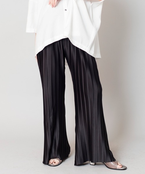 OSMOSIS(オズモーシス)の「プリーツベルボトムパンツ(その他パンツ・レディース・ライトベージュ/オリーブ/ベージュ/ブラック/ネイビー・ONE SIZE)」の2枚目の写真