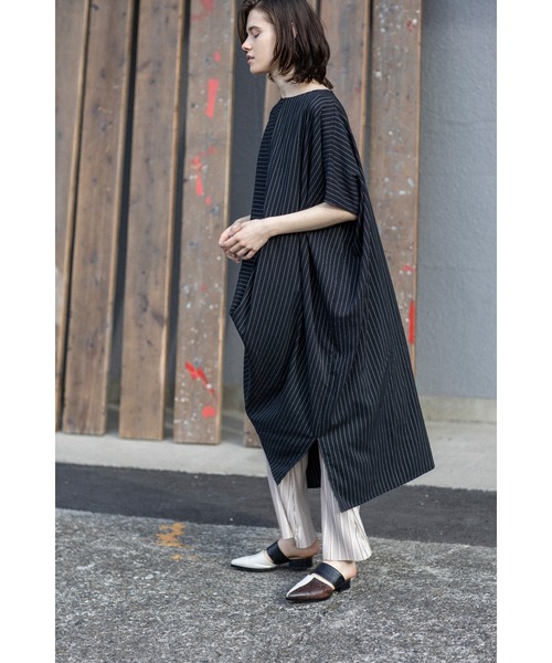 OSMOSIS(オズモーシス)の「プリーツベルボトムパンツ(その他パンツ・レディース・ライトベージュ/オリーブ/ベージュ/ブラック/ネイビー・ONE SIZE)」の11枚目の写真