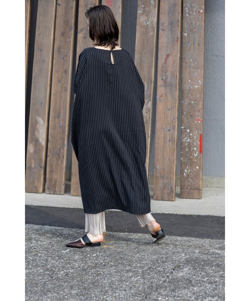 OSMOSIS(オズモーシス)の「プリーツベルボトムパンツ(その他パンツ・レディース・ライトベージュ/オリーブ/ベージュ/ブラック/ネイビー・ONE SIZE)」の12枚目の写真