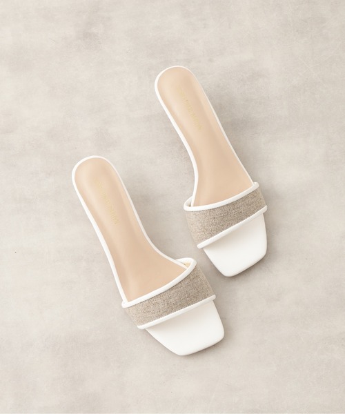 NATURAL BEAUTY BASIC(ナチュラルビューティーベーシック)の「アシメベルトキトゥンミュール(サンダル・レディース・イエロー/ホワイト・MEDIUM/SMALL/LARGE)」の1枚目の写真